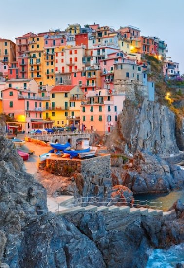 pueblo-pescadores-manarola-manana-paisaje-marino-cinco-tierras-parque-nacional-